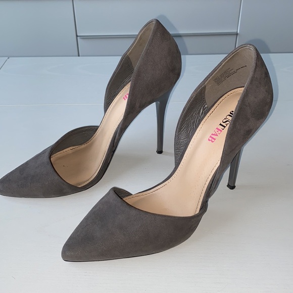 Eada Heel Pump in Olive - Picture 8 of 10